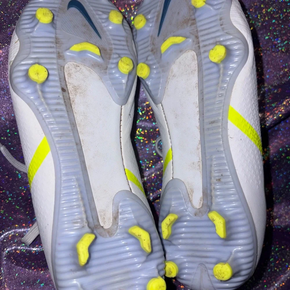 Nike Phantom Cleats (Kids)